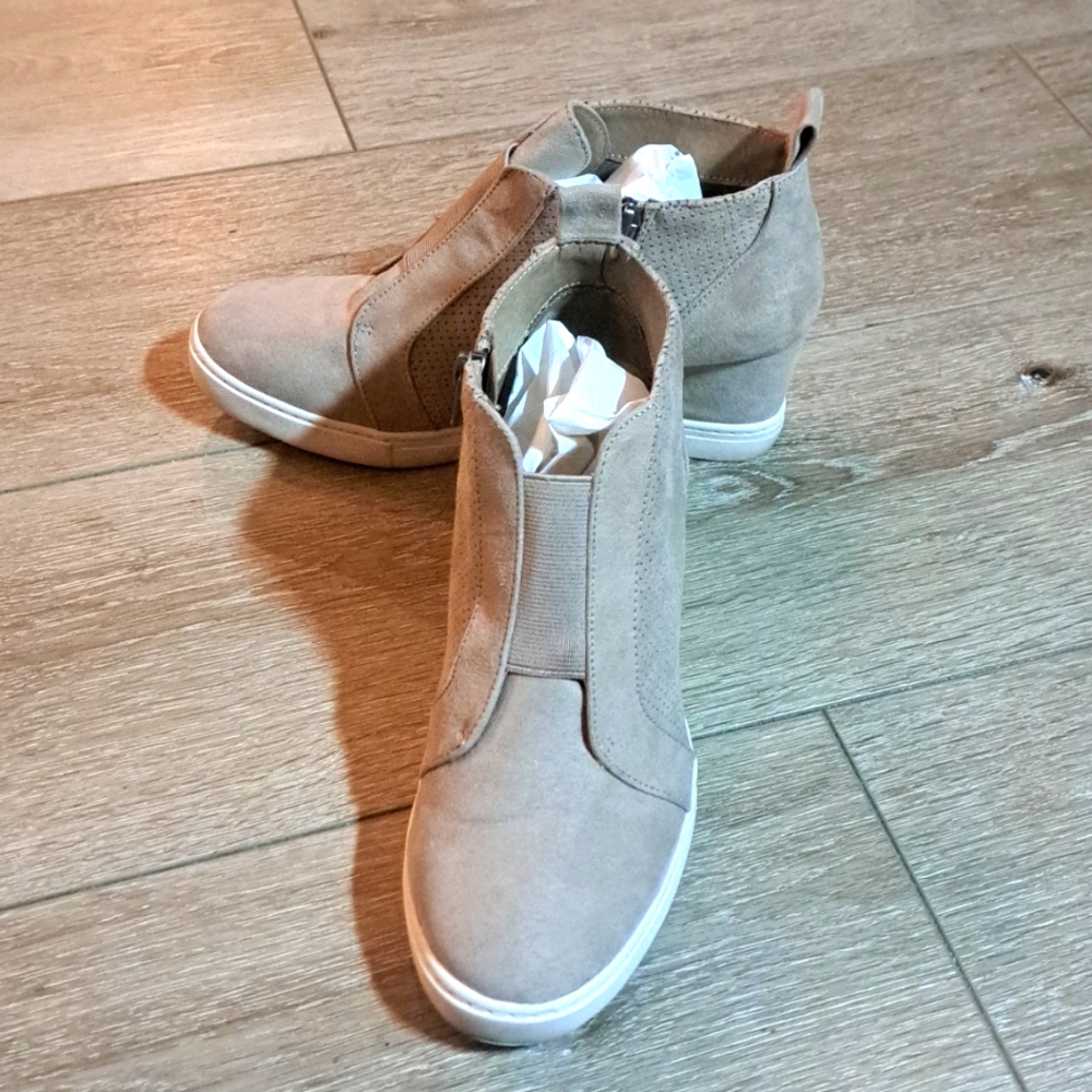 WEDGE SNEAKERS Tan 6.5